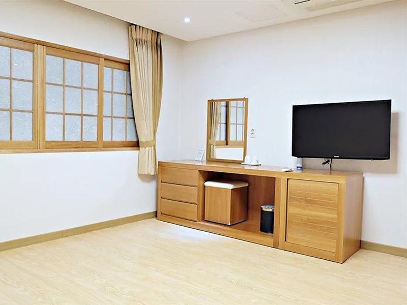 Jeju Parkside Tourist Hotel Exterior foto